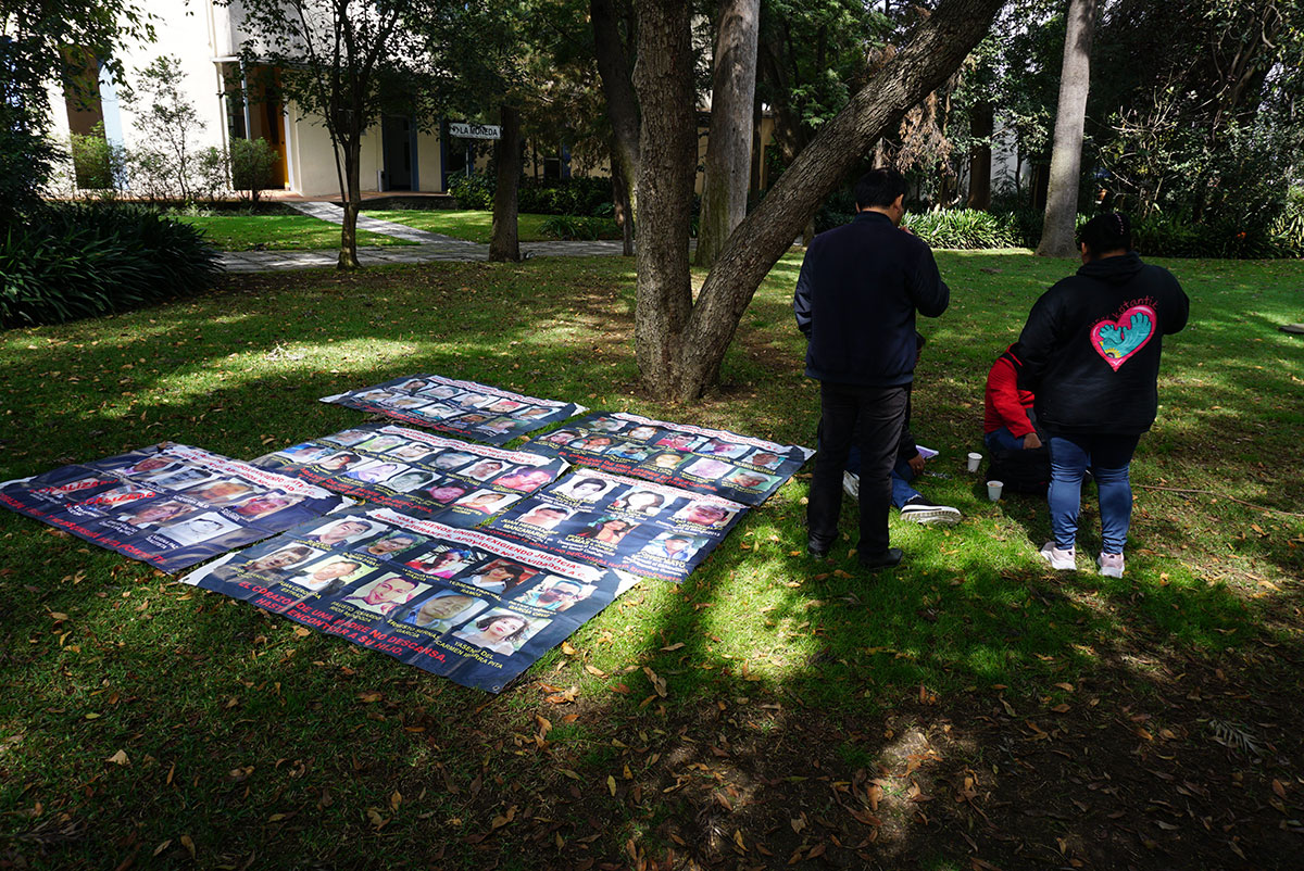 Mantas de víctimas en el encuentro