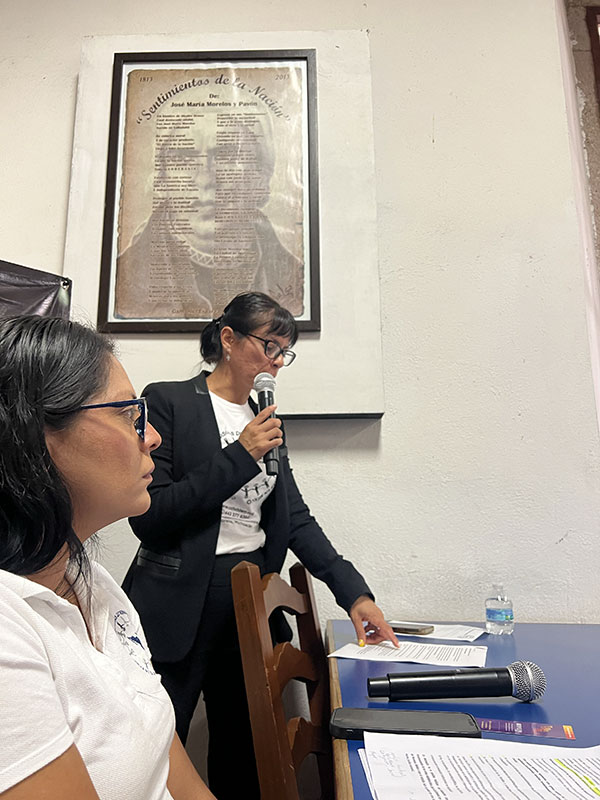 Integrantes del Comité de Familiares de Personas Detenidas Desaparecidas en México (COFADDEM) en la rueda de prensa
